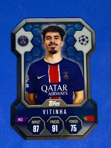 Inserto carte collezionabili calcio scudo cromato Vitinha Match Attax 24/25 SH14 PSG - Foto 1 di 1