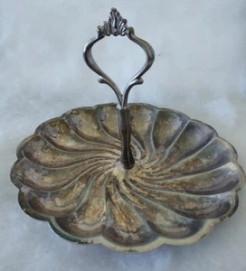 Silver Plated Serving Dish with Handle & Scalloped Edges Appetizer Candy - Picture 1 of 6