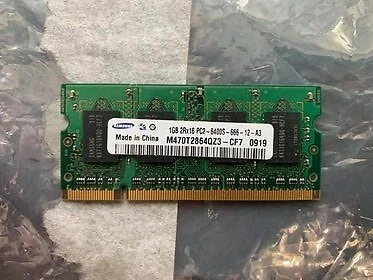 Samsung M470T2864QZ3-CF7 RAM 1GB 2Rx16 PC2-6400S-666-12-A3 2 (B8) - Image 1 of 2