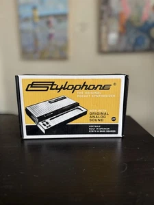 Dubreq Stylophone Sintetizzatore Tascabile Con Manuale Nuovo Scatola Aperta - Foto 1 di 4