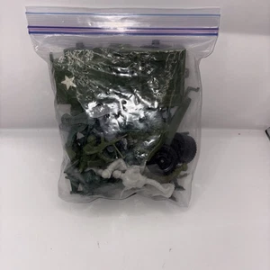 Quart size Ziploc bag of army men and truck Toys - Picture 1 of 6