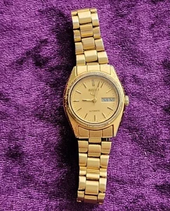 VINTAGE Ladies Gold Tone Seiko Watch 4206-0500 Roman Numerals Month Number Date - Bild 1 von 11