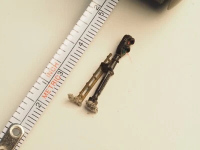 Z-scale  Green / Red  Double Searchlight Signal built Euro Style, no light - Image 1 of 4