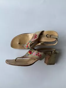 Miu Miu Open Toe Slingback Schuhe bestickt Blumen Gr. EUR 41 - Bild 1 von 22
