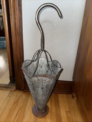 Soporte para paraguas de metal Art Deco vintage - forma de cono paraguas Foto 1 de 4