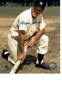 New York Yankees Moose Skowron autographed 8x10 on deck color photo - Picture 1 of 1