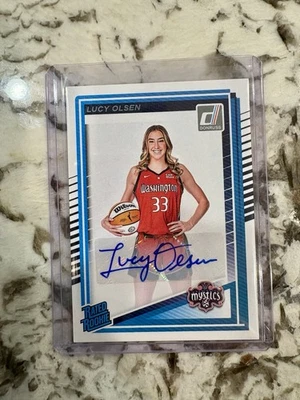 2025 Donruss WNBA #97 Lucy Olsen Rated Rookie Autograph Base RC Auto FULL NAME - Image 1 of 2