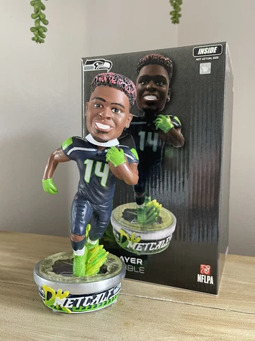 DK METCALF Seattle Seahawks Bobblehead NFL “Speed Chase” #/360 NIB! Cover