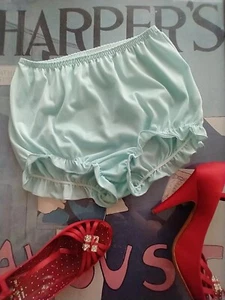 TEXSHEEN vintage 50’s baby blue nylon panties with ruffles - MED size 6 - Bild 1 von 7