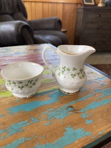 Vintage Royal Tara Fine Bone China Open Sugar Bowl & Creamer w Shamrocks Ireland - Picture 1 of 5