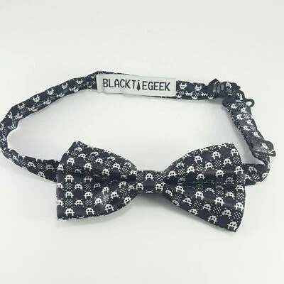 Pajarita delgada Atari Space Invaders corbata negra geek retro videojuegos caja de botín Foto 1 de 4