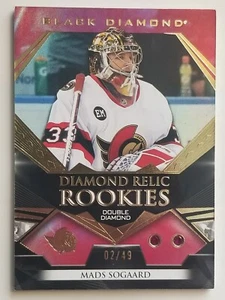 2022-23 UD Black Diamond Rookie Relics Ruby Mads Sogaard RC /49 Ottawa BDR-MS SP - Imagen 1 de 2