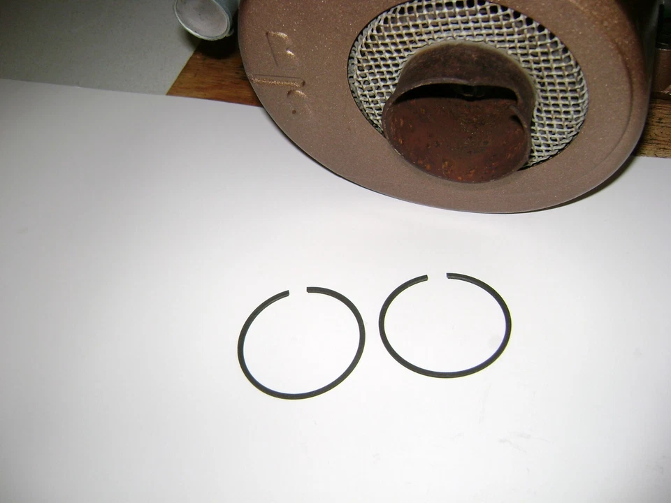 Anillos fueraborda Clinton K505 NOS tamaño estándar. Diámetro 2-3/8. Foto 1 de 1