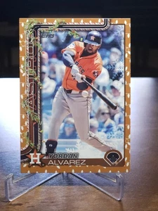 2025 Topps Holiday Lights Gold Parallel Yordan Alvarez Houston Astros #H44 - Picture 1 of 2