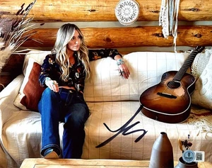 LAINEY WILSON SIGNED AUTOGRAPHED 8x10 PHOTO COUNTRY MUSIC SUPERSTAR BECKETT BAS - Picture 1 of 2