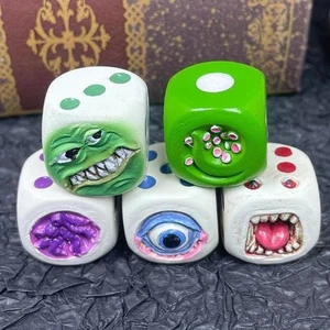 Resin Crafts Drinking Entertainment Dice Halloween Horror Toys a Set of 5 Pieces - Picture 1 of 6