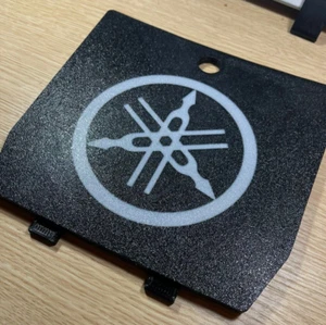 YAMAHA Super Tenere XTZ750 Rear Cover Plate - Picture 1 of 5