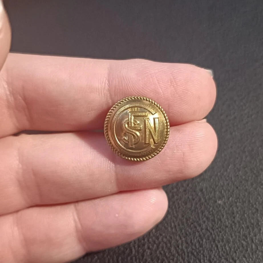 Ancien bouton SNCF - Photo 1/1