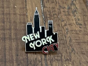 PINS PIN NEW YORK CITY  BATMAN DEMONS ET MERVEILLES - Picture 1 of 1