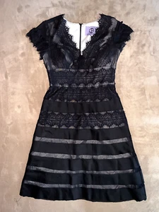 JS Collections Black Satin Eyelash Lace Tiered Cocktail Dress Size 8 - Picture 1 of 7