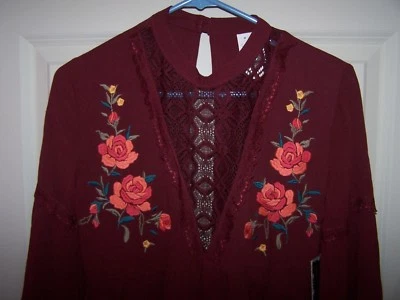 Vestido corto de autoestima ~ Inserto de encaje ~ Granate ~ Espalda abierta ~ Bordado ~ ~ Juniors Pequeño 3/5 Foto 1 de 4