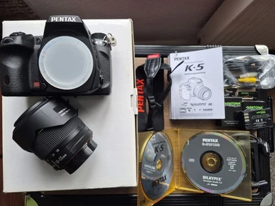 Pentax K-5 16.3 MP SLR-Digitalkamera - Schwarz in OVP im Set - Bild 1 von 4