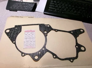 1984 HONDA CR250 CR 250 CR250R CRANKCASE GASKET  NOS OEM 11191-KA4-740 - Bild 1 von 2