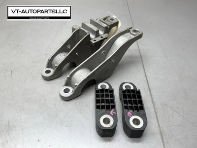 ⭐️2017-2023 BMW 530i 540i G30 FRONT LEFT RIGHT STABILIZER SWAY BAR BRACKET PAIR - Image 1 of 4