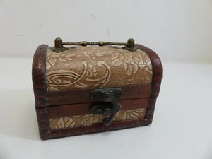 (ref288CX) Small Chest Shaped Box 11cm x 9cm x 7cm - Picture 1 of 5