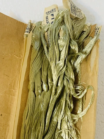 Antique Belding Bros FILO FLOSS Embroidery Floss Shade 1374 1/2 ONE SINGLE SKEIN Cover