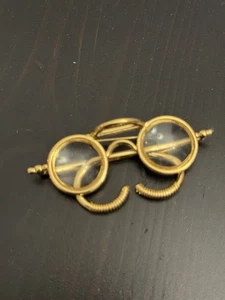 Vintage Eyeglasses Brooch 1950s 1960s Gold Tone Retro Pin Costume Jewelry Gift - Picture 1 of 2