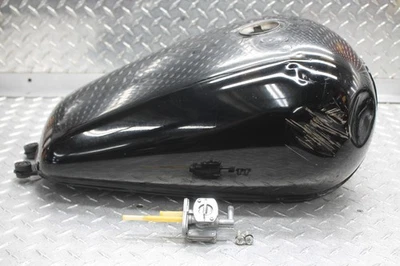 Suzuki GZ250 2007 tanque de gasolina depósito de gasolina con llave (tiene abolladuras) Foto 1 de 4