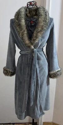 Alfani Women’s Long Robe Soft Plush Alpine Gray Faux Fur Trim Size Large EUC - Image 1 of 4