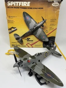 Modellino aereo vintage Testors Spitfire .049 motorizzato volante legato - Foto 1 di 19