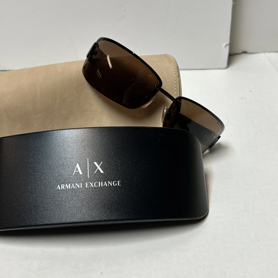 Gafas de sol Armani Exchange doradas claras con forma de rectángulo Foto 1 de 4