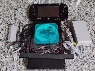 Consola Nintendo Wii U 32 GB con Gamepad, Cables y Mario Kart 8 y Zelda Windwaker  Foto 1 de 4