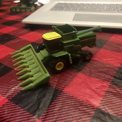 Combinador turbo Ertl John Deere Foto 1 de 4