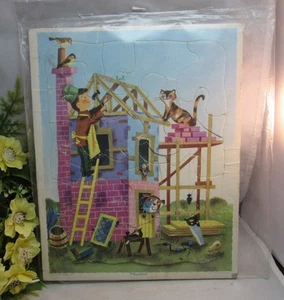 Playskool puzzle. Carpenter building house - Picture 1 of 9
