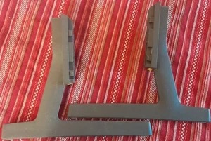 Samsung Tv stand legs Bn63-21124b UN65DU6900 UN65DU7200 QN65QNX1D BN96-58942C - Picture 1 of 1