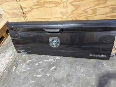 Puerta trasera y parachoques Ram 3500 limitada Foto 1 de 4