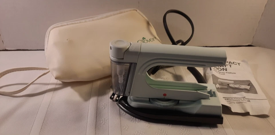 Hierro artesanal compacto Clover B-68SP hierro de viaje plegable con rociador y estuche Foto 1 de 4
