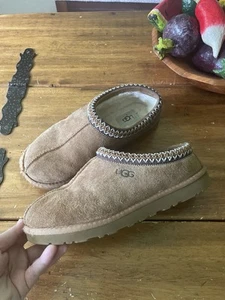 UGG TASMAN 5950 - CHESTNUT Tan Brown Slippers Slides Men’s 8 EU 41 - Picture 1 of 10