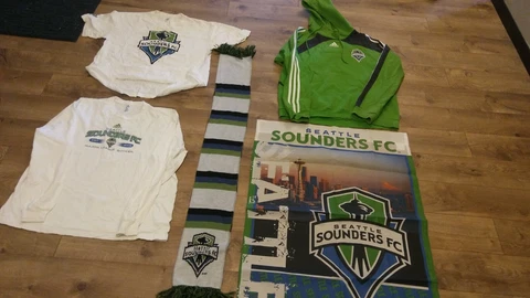 MLS Seattle Sounders lot (short&long sleeve shirt, sweatshirt, scarf and banner) Cover