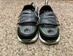 Jurassic World Kleinkind Jungen leuchtend grün Turnschuhe Schuhe Größe 7 neu mit Etikett - Bild 1 von 8