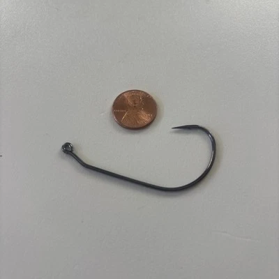 Mustad 91768 30 Degree Wide Gap 18 Count Size 5/0 - Image 1 of 2