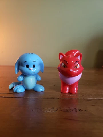 Neopets Thinkway Toys 2" Blue Kacheek Red Wocky Cover