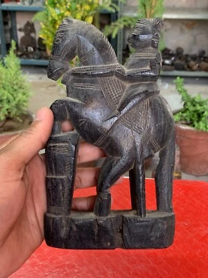 Estatueta de cavalo antiga de madeira artesanal da década de 1870 - Imagem 1 de 4