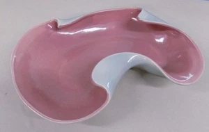 50er Jahre große rosa & weiße, ungewöhnlich geformte REDWING Keramik Schale 1304 #0224-562 - Bild 1 von 7