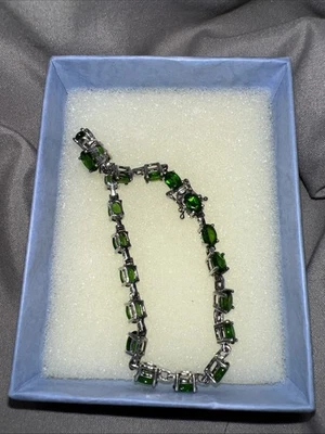 Brazalete de plata de ley .925 de diopsido de cromo ruso de 10 quilates de 7,5 pulgadas Usado Foto 1 de 4