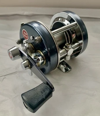 GORGEOUS Vintage Abu Garcia Ambassadeur Gunmetal Blue 5500C Casting Reel 740902 - Image 1 of 4